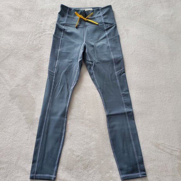 Fabletics Ultra High Waist Mesh Pocket 7/8 Legging XS - Picture 2 of 9